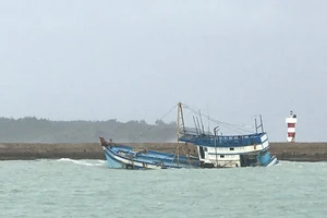 Bình Thuận: Chìm tàu cá, 4 ngư dân mất tích