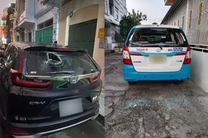 Nhiều chiếc xe ô tô bị đối tượng Nguyễn Quốc Long đập phá. Ảnh: Công an Lâm Đồng