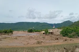 Hiện trường hồ chứa nước ở Lâm Đồng bị vỡ hôm 1-11 khiến khu vực hạ lưu ngập nặng