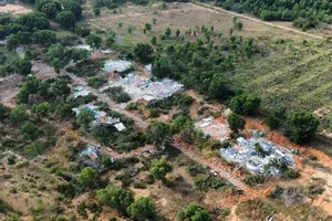 Các công trình không phép như một resort thu nhỏ trên đất lấn chiếm đã bị phá bỏ hoàn toàn