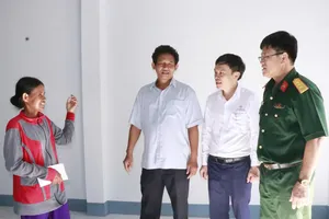 Bà Song vui mừng khi gia đình có căn nhà mới