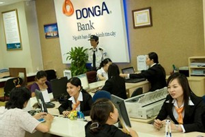 ​ Transactions at a Dong A branch in HCMC (Photo: SGGP)