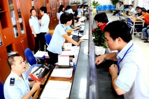 Businesses do customs declaration at HCMC’s Customs Division Zone 1-Cat Lai (Photo: SGGP)