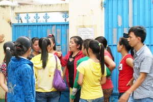 Many workers’ rights have been affected after owners of the companies they work for ran away without paying social insurance premiums (Photo: SGGP)