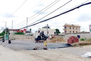 A land plot offered for sale in Bung Ong Thoan street, Phu Huu ward, district 9 (Photo: SGGP)