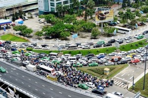 Hoang Minh Giam street expansion is one of six HCMC to solve traffic jam in streets leading to Tan Son Nhat Airport (Photo: SGGP)