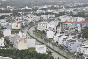 A new residential area in Pham Hung street, Binh Chanh district, HCMC has provided new accommodations far from the center of the city (Photo: SGGP)