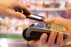 Vietnam’s market will have over 300,000 card readers installed at POSs to process around 200 million transactions per year.(Photo: cafef.vn)