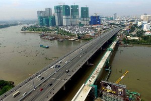 Construction of Urban Railway Metro Line 1 crosses Saigon River in HCM City. The city - the ‘economic locomotive’ of the country, is facing numerous challenges including increasing population, insufficient infrastructure development and environmental poll