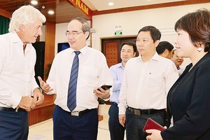 Secretary of HCMC Party Committee Nguyen Thien Nhan talks to delegates at the conference (Photo: SGGP)