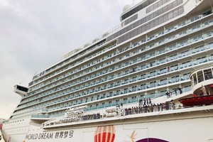 The World Dream docks at Tan Cang-Cai Mep seaport on December 5 (Photo: SGGP)