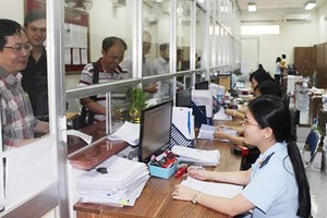 Business do customs procedures in HCMC (Photo: SGGP)