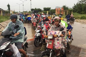 Many places in Tien Giang province  started seeing wide spread rain on December 25 (Photo: SGGP)