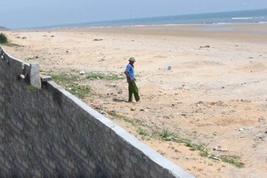 The beach area where earthquake was felt in Ky Anh district, Ha Tinh province on October 22 (Photo: SGGP)
