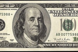 Man fined VND90 million for selling US$100 note