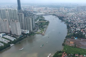 Many construction projects have encroached the Saigon River (Photo: SGGP)