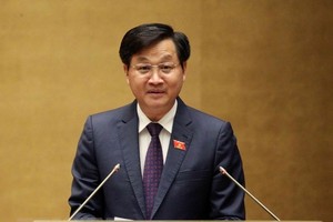 Inspector General Le Minh Khai delivered the Government’s report on the settlement of complaints and petitions to the National Assembly in the morning of November 14 (Photo: VNA)