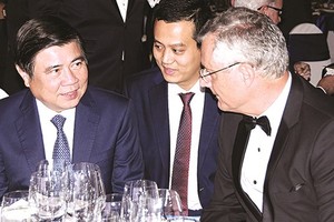 Chairman of HCMC People’s Committee Nguyen Thanh Phong talks to Nicolas Audier, chairman of Eurocham (Photo: SGGP)