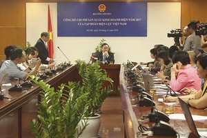 The press conference at the headquarters of the Ministry of Industry and Trade in 2017 to announce EVN expenditure and profit in 2017