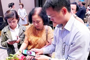 Many famers have counterfeited dragon fruits of Hoang Phat Company which has been exported to Australia (Photo: SGGP)