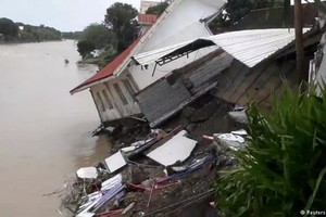 A house in the Philippine collapse due to Storm Usman (Photo: Reuters)