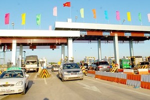 The tollbooth in HCMC-Trung Luong Expressway (Photo: SGGP)