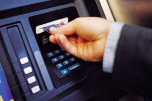 The limit is relatively low as prices in some foreign countries are 20-30 times higher than Vietnam. - Photo thebank.vn