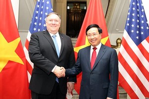 Deputy Prime Minister and Foreign Minister Pham Binh Minh (R) and US Secretary of State Mike Pompeo (Source: VGP)