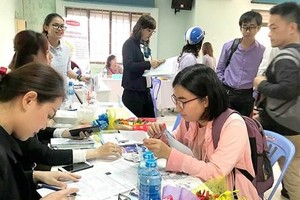 The labor market in HCMC has been noisy after Tet holidays with businesses' demand of recruiting thousands of workers in HCMC (Photo: SGGP)