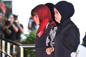 Doan Thi Huong is escorted to the Shah Alam High Court on March 14 (Photo: AFP/VNA)