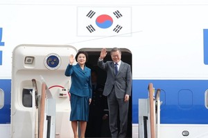 President of the Republic of Korea Moon Jae-in and his spouse arrive in Cambodia on March 14 (Photo: Yonhap/VNA)
