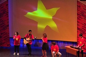 A performance of Vietnamese students of RUDN University at the event (Photo: VNA)