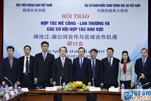 Participants pose for a photo at the seminar (Photo: baoquocte.vn)