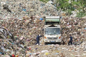 The huge amount of garbage at Bai Nhat dumping site in Con Dao Island (Photo: SGGP)