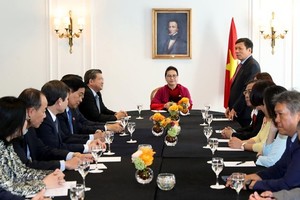 At the meeting (Source: VNA)   Paris (VNA) – National Assembly (NA) Chairwoman Nguyen Thi Kim Ngan lauded the Union of Vietnamese Associations in Europe for its activities towards the homeland during a meeting with its Executive Board in France on March 3