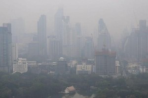 Many provinces in northern Thailand on March 31 reported disastrous levels of smog, which pose a threat to public health. (Source: Reuters)