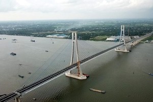 Vam Cong bridge was open to traffic in the Mekong Delta on May 19 (Photo: SGGP)