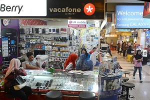 A mobile phone store in Jakarta, Indonesia (Photo: AFP/VNA)