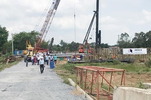 Ministry of Transport checking construction progress of Trung Luong - My Thuan Expressway project. Photo: QUOC HUNG