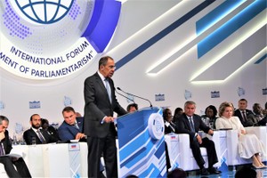 Russian Foreign Minister Sergei Lavrov addresses the second international forum on the “Development of Parliamentarism” in Moscow on July 1 (Photo: VNA)