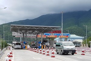 Three BOT toll booths suspended for delay in non-stop toll collection 