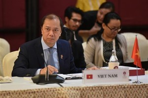 Deputy Foreign Minister Nguyen Quoc Dung leads the Vietnamese delegation to the ASEAN Senior Officials’ Meeting (SOM) in Bangkok, Thailand, on July 29 (Photo: VNA)