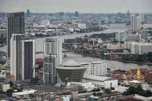 Buildings and temples along the Chao Praya River in Bangkok, Thailand (Photo: AFP)