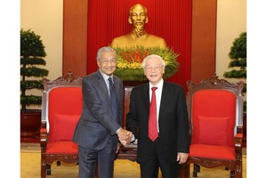 Party General Secretary and President Nguyen Phu Trong hosted a reception for visiting Malaysian Prime Minister Mahathir Mohamad in Hanoi on August 28 (Photo: VNA)