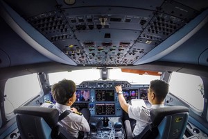 After receiving basic training, pilots would join theory courses. (Photo: SGGP)