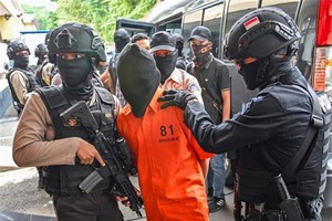 Indonesian police arrest terror suspects with links with IS (Photo: AFP/VNA)