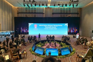 At the ASEAN Defence Ministers’ Meeting Retreat in Bangkok on November 17 (Photo: VNA)