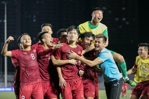 SEA Games 30: Vietnam score thrilling 2-1 comeback win over Indonesia