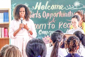 Former US First Lady Michelle Obama visits the Can Giuoc school in Long An province on December 9 (Source: SGGP)