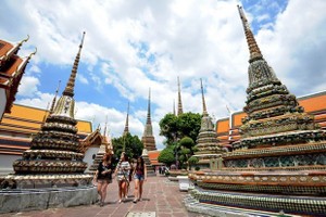 At a temple in Bangkok (Photo: Xinhua)